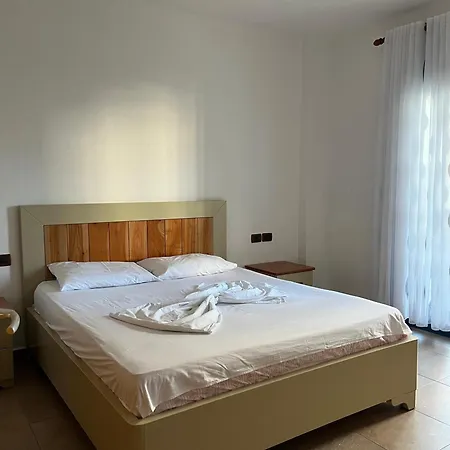 Golem Ap 8 Apartment